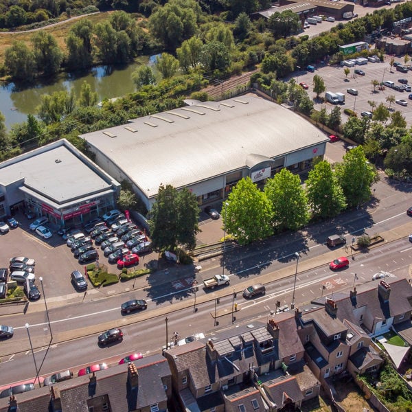 Retail Warehouse freehold investment sale