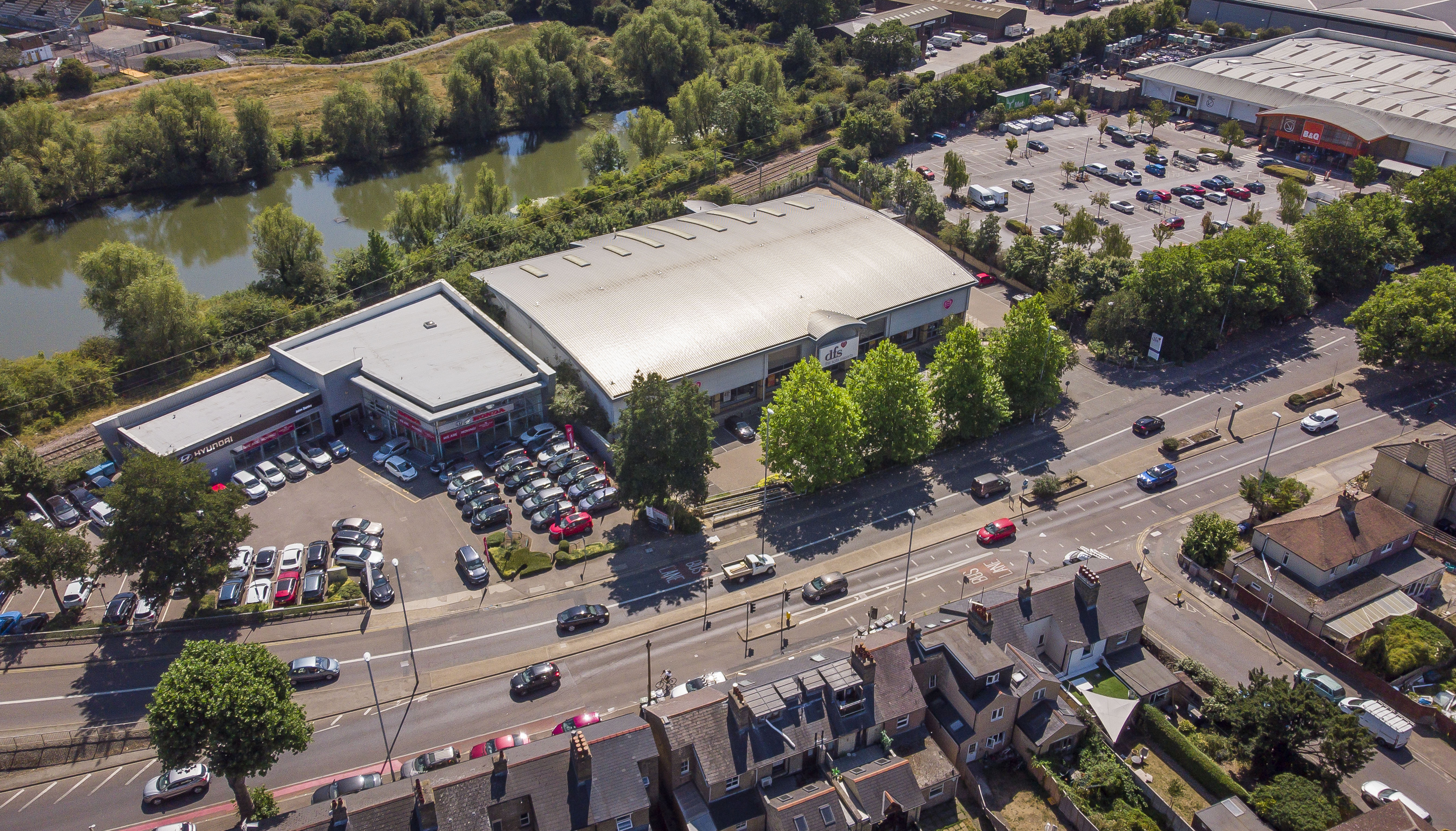 Retail Warehouse freehold investment sale