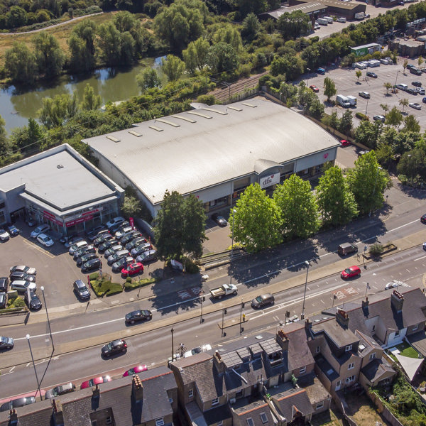 Retail Warehouse freehold investment sale