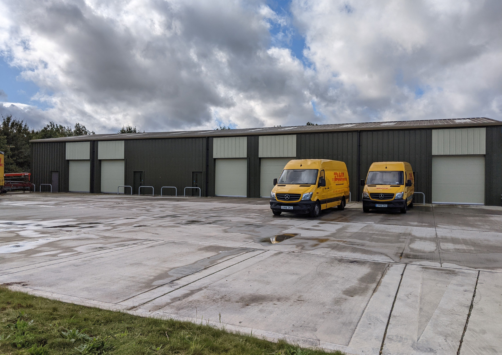 Investment sale of a newly developed terrace of 5 industrial units let to DHL