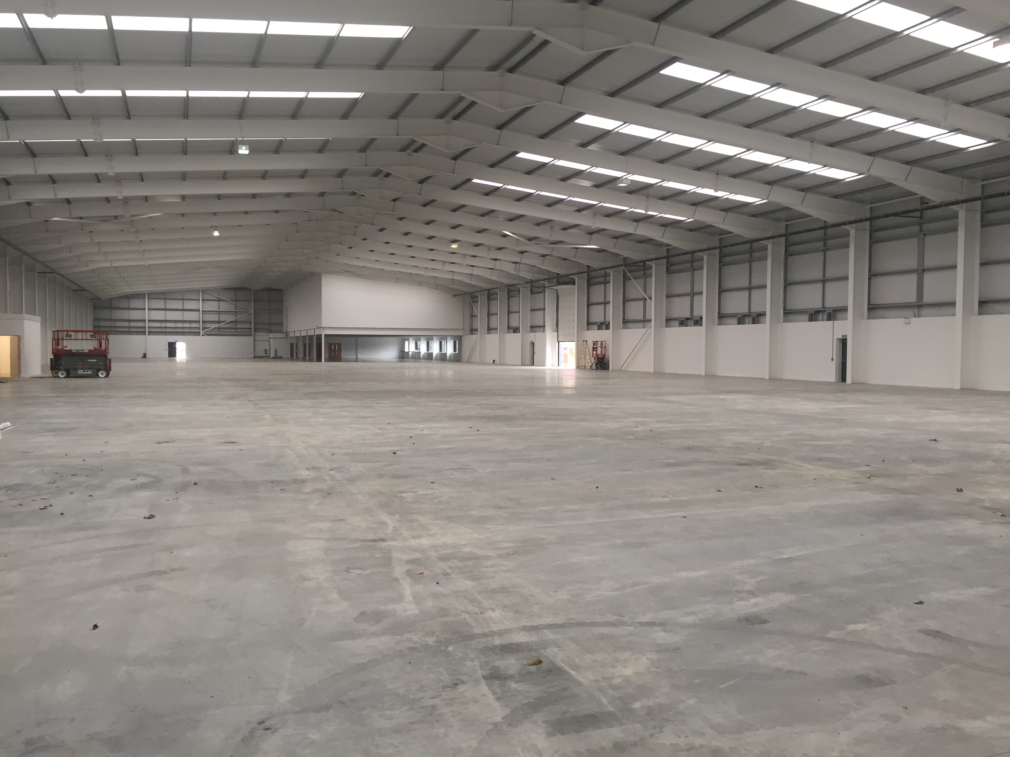 Developing a technology manufacturing warehouse from bare land to turnkey in just 12 months