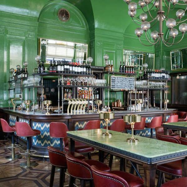 Transforming a former bank into a vibrant and bright tavern, we delivered heritage consultancy and planning advice to Langham Hotel.