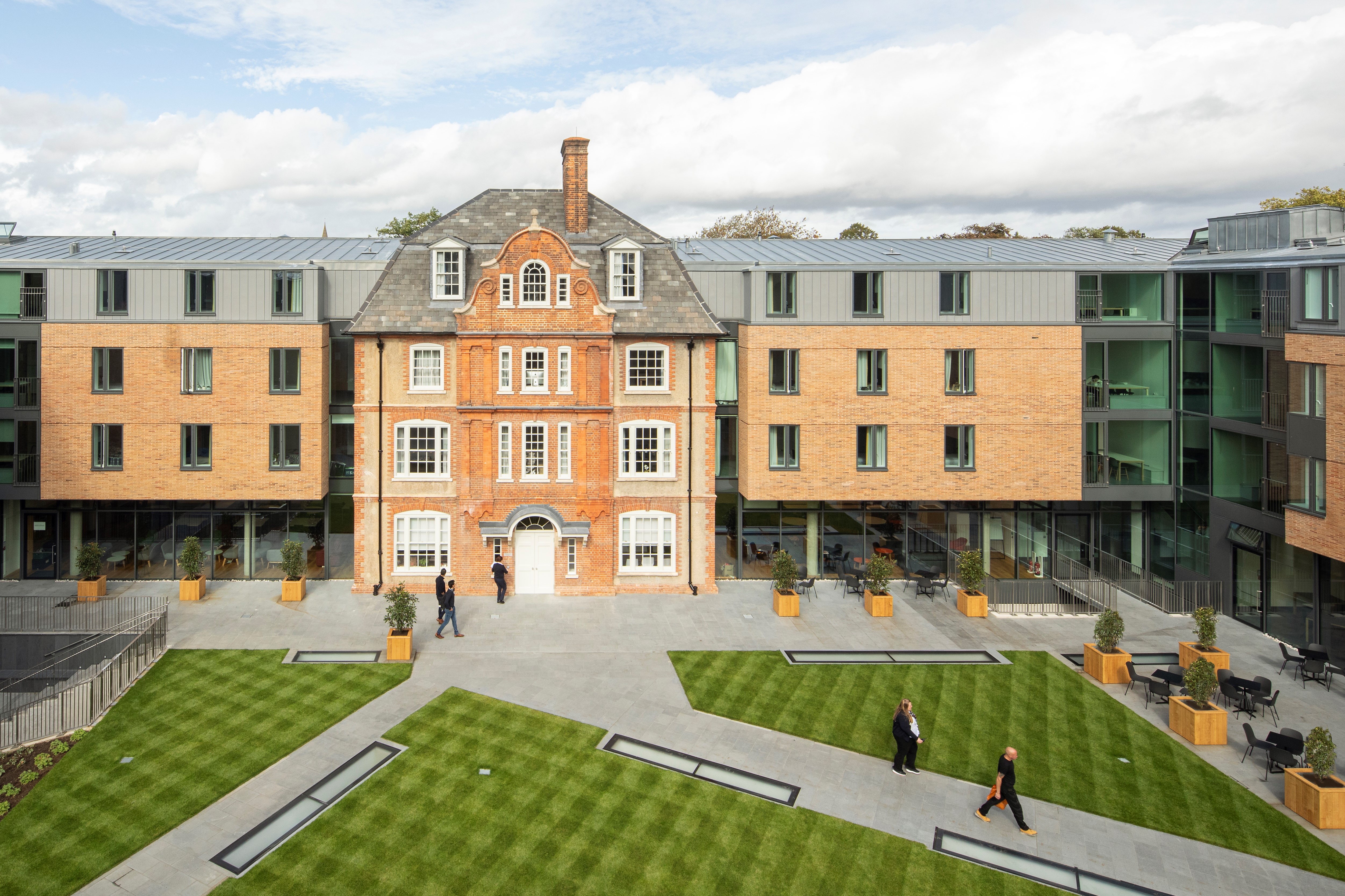 Keble College graduates get 'legs' on this highly complex ground-breaking build, incorporating a basement research space