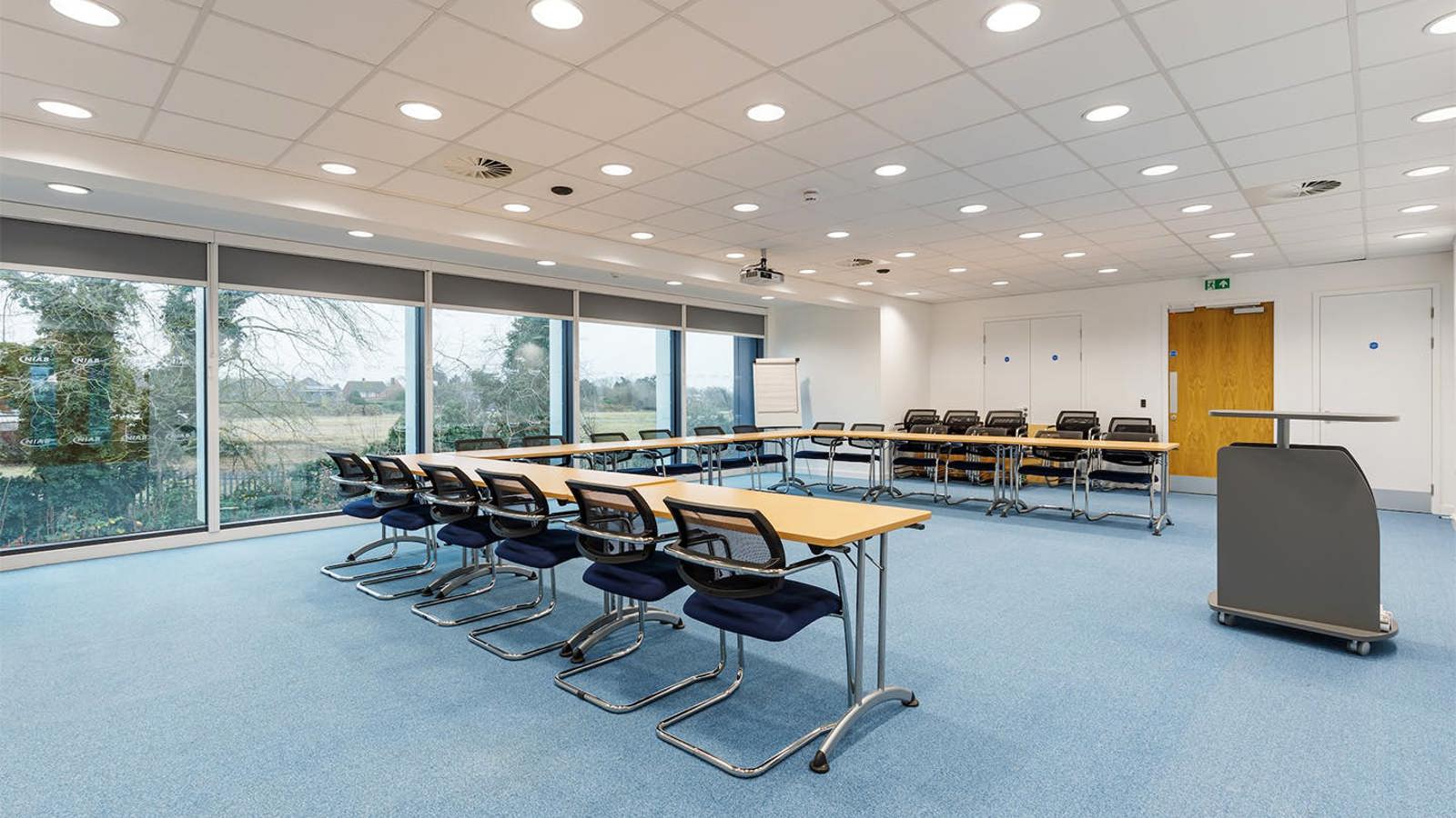69CoLabs-Cambridge_bright-confrence-room_Journey-C1441.jpg 69CoLabs-Cambridge_bright-confrence-room_Journey-C1440