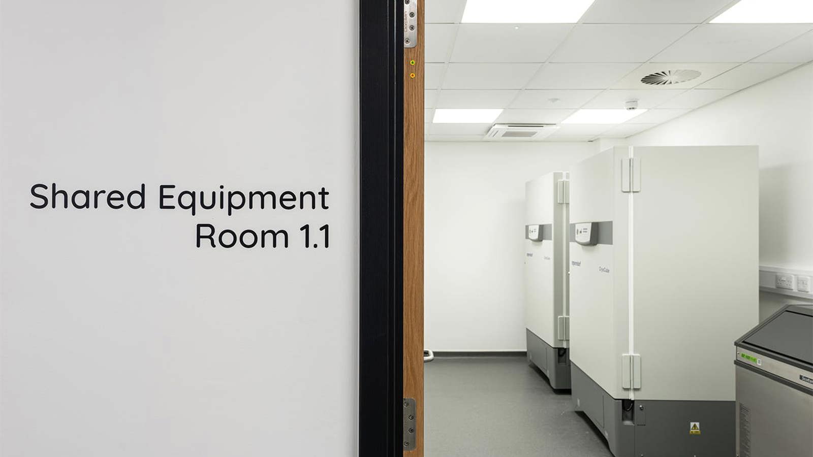 08 journey_First-Step-Cambridge_shared-equipment-lab_C1440.jpg 08 journey_First-Step-Cambridge_shared-equipment-lab_C1440