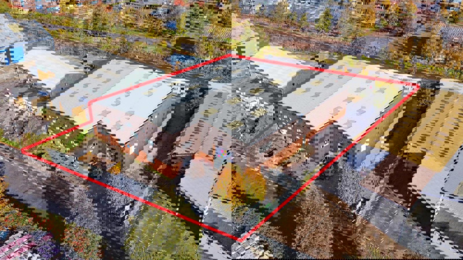 Photo  front cover with red line.jpg Photo  front cover with red line