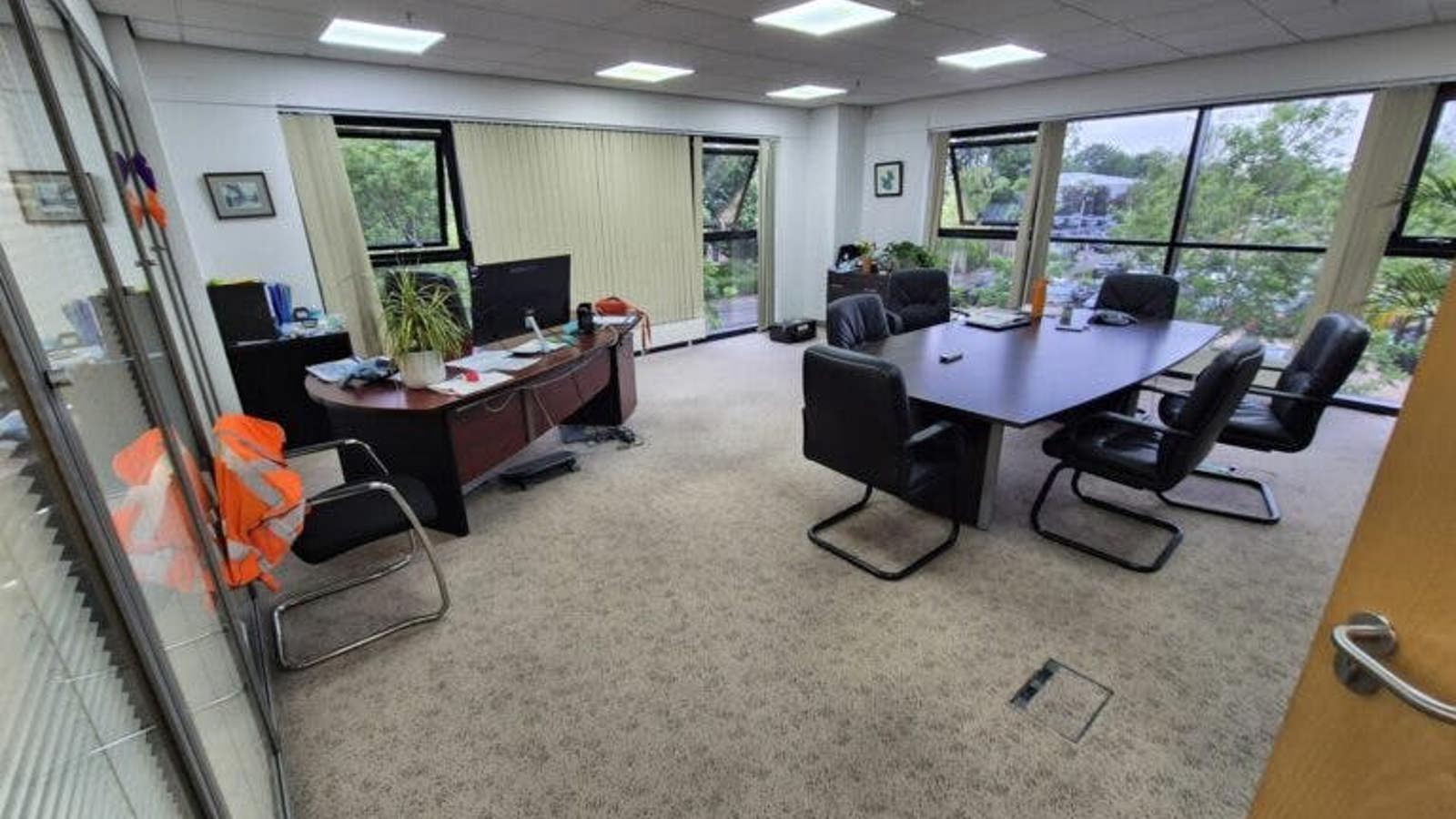 Internal2.jpg Internal1