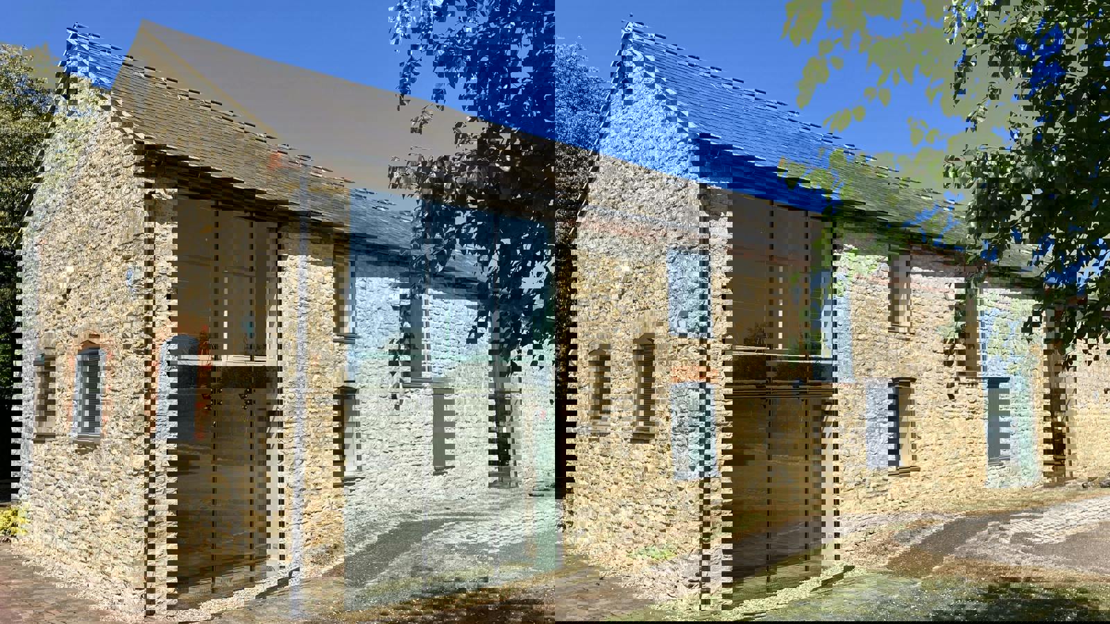 8 Manor Farm Court Ext 2025