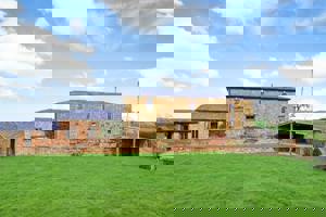  Daventry,  NN11 3BU picture 2