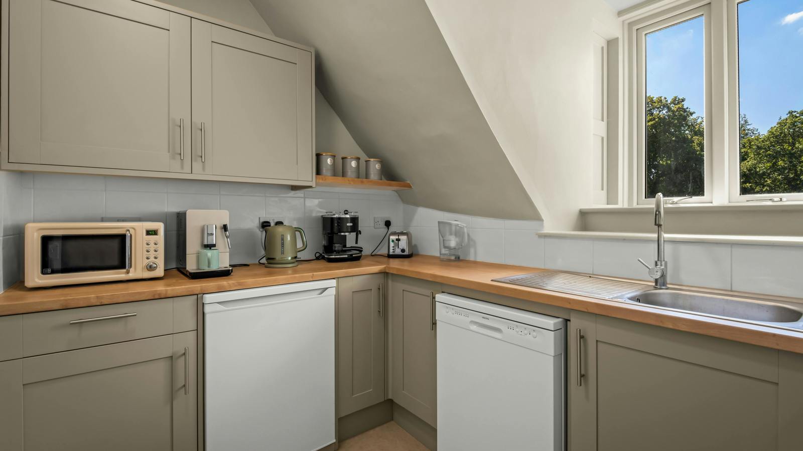 Pelician Suite Kitchen3.jpeg Pelician Suite Kitchen