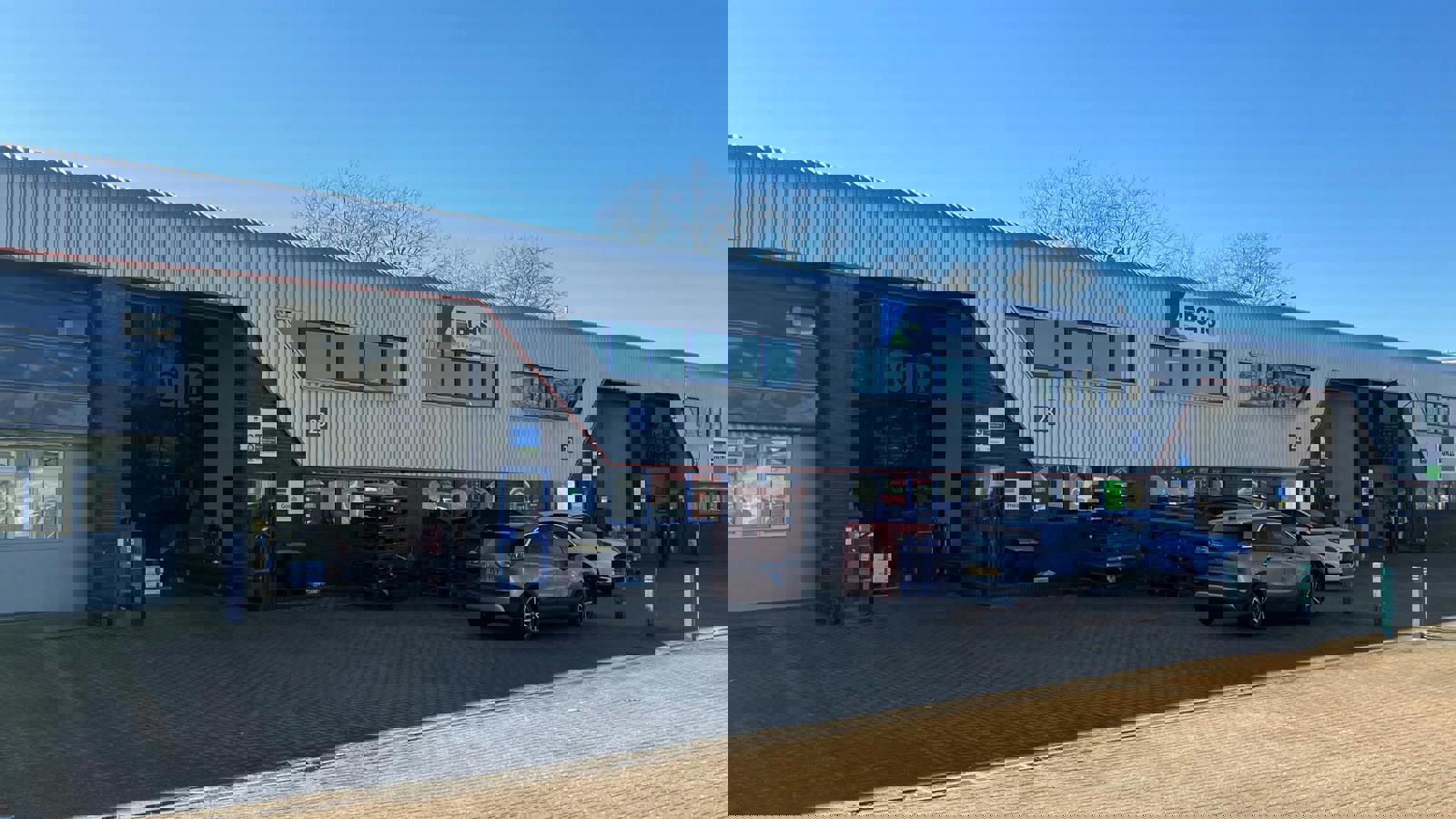 22  23 White Lodge front1.jpg 22  23 White Lodge front