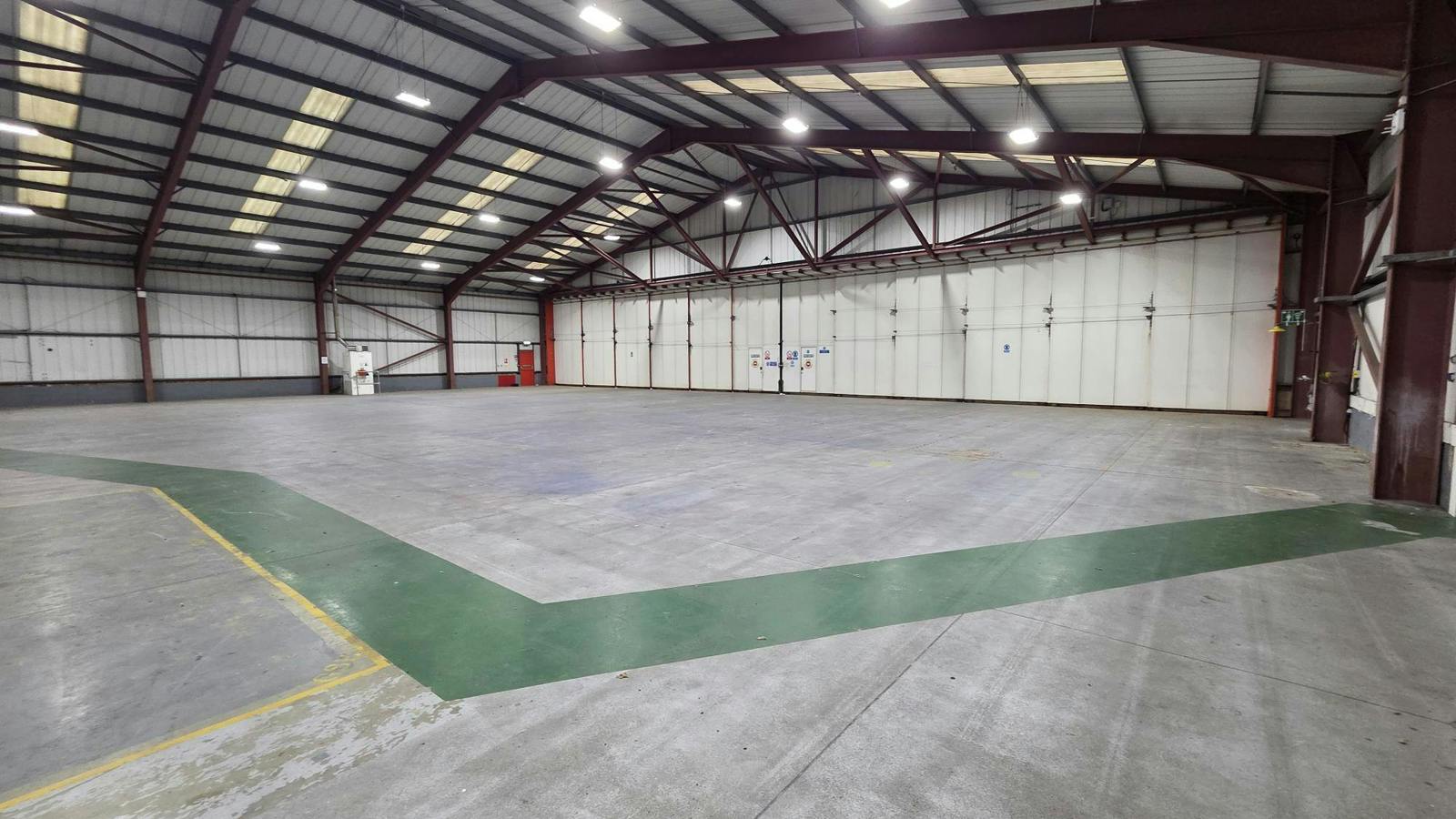 Hangar 14.jpg Hangar 13