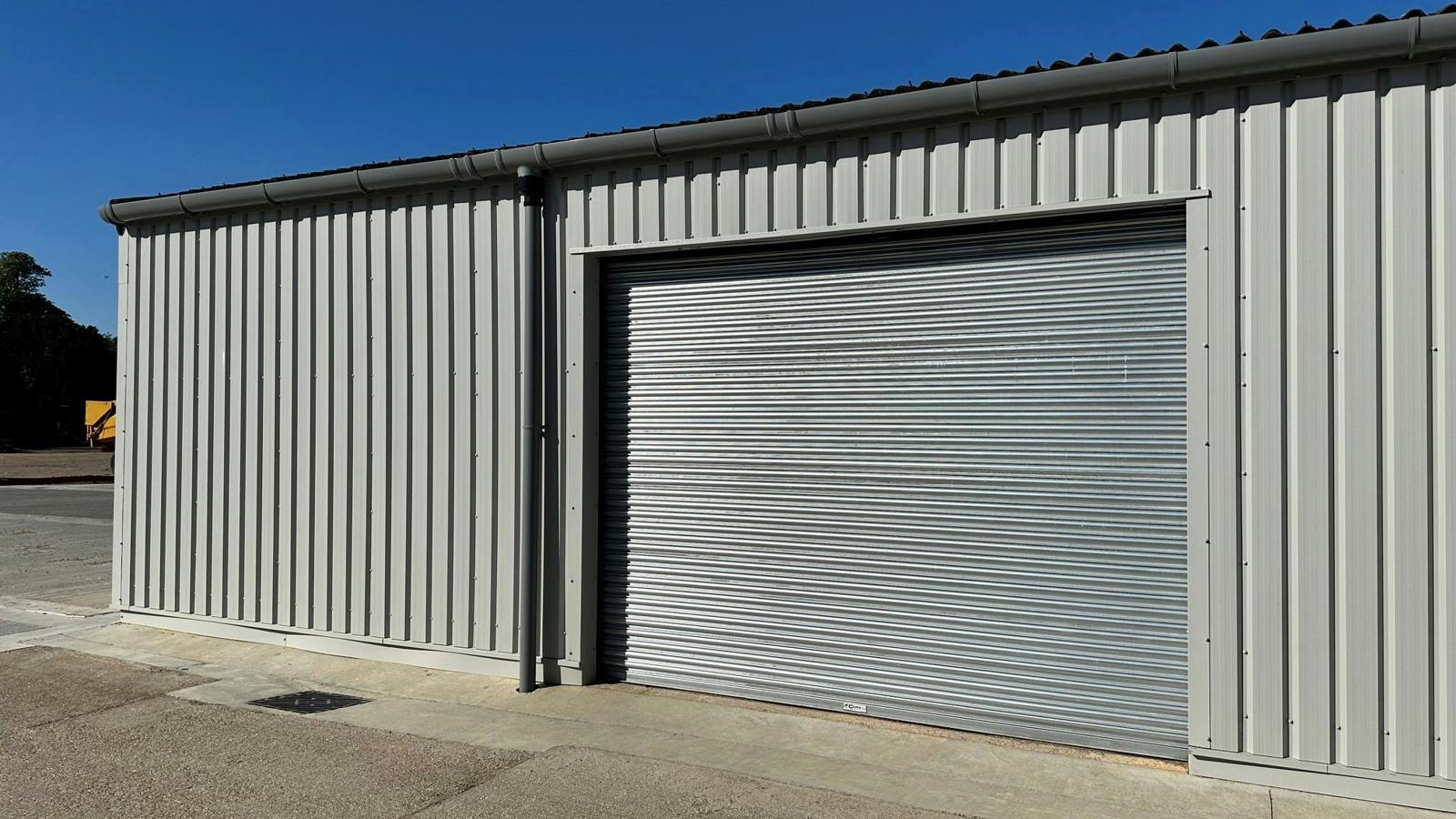 2 Shutter.jpg 2 Shutter
