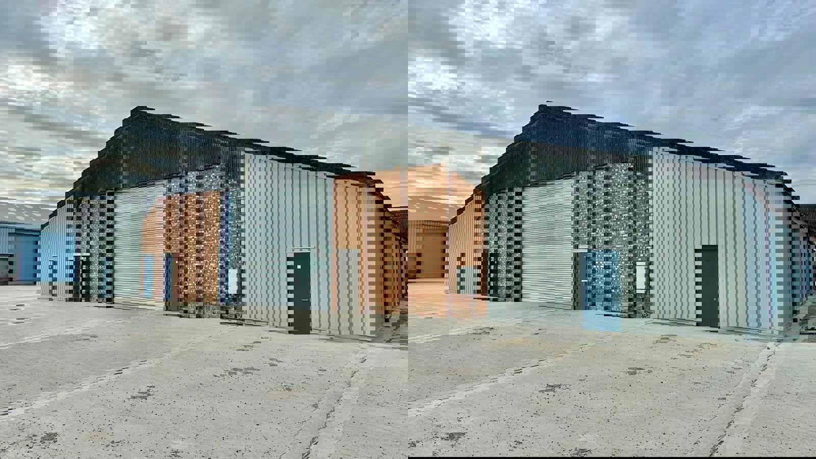 Outside  all.jpg Outside  all