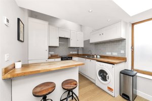 Cambridgeshire, CB1 1JZ picture 4