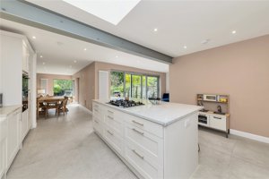 Cambridgeshire, CB1 3RL picture 4