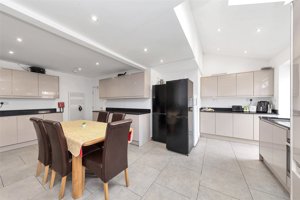 Cambridgeshire, CB1 2QA picture 3