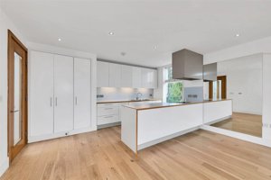 Cambridgeshire, CB2 8DG picture 3