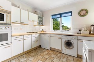 Cambridge, CB2 7TZ picture 2