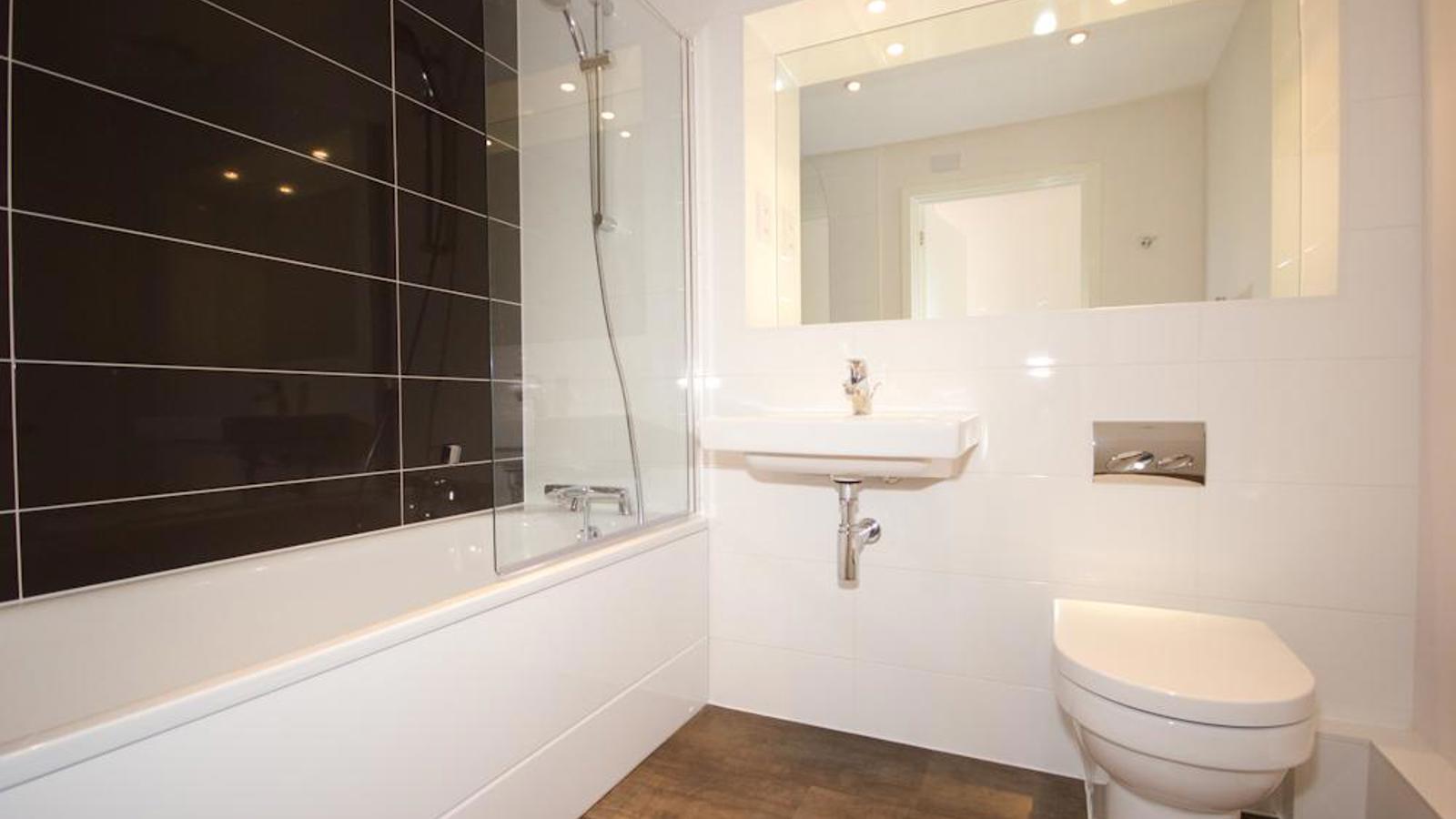 Ensuite Shower Room1.jpg
