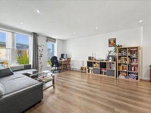 Cambridge, CB2 8RA picture 2