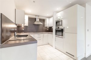 Cambridge, CB2 0NT picture 3