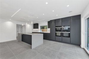 Cambridge, CB22 5DG picture 2