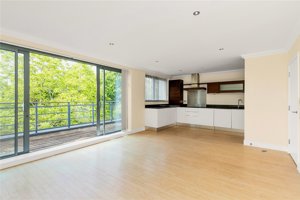 Cambridge, CB3 0EL picture 2