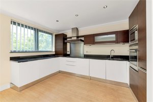 Cambridge, CB3 0EL picture 3