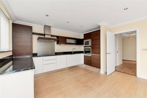 Cambridge, CB3 0EL picture 4