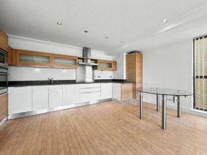 Cambridge, CB3 0EL picture 2