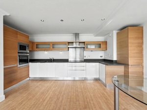 Cambridge, CB3 0EL picture 3