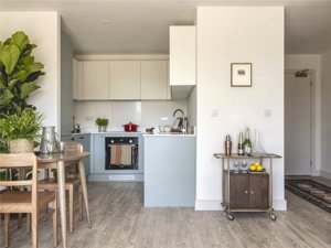 Cambridge, CB3 1DA picture 2