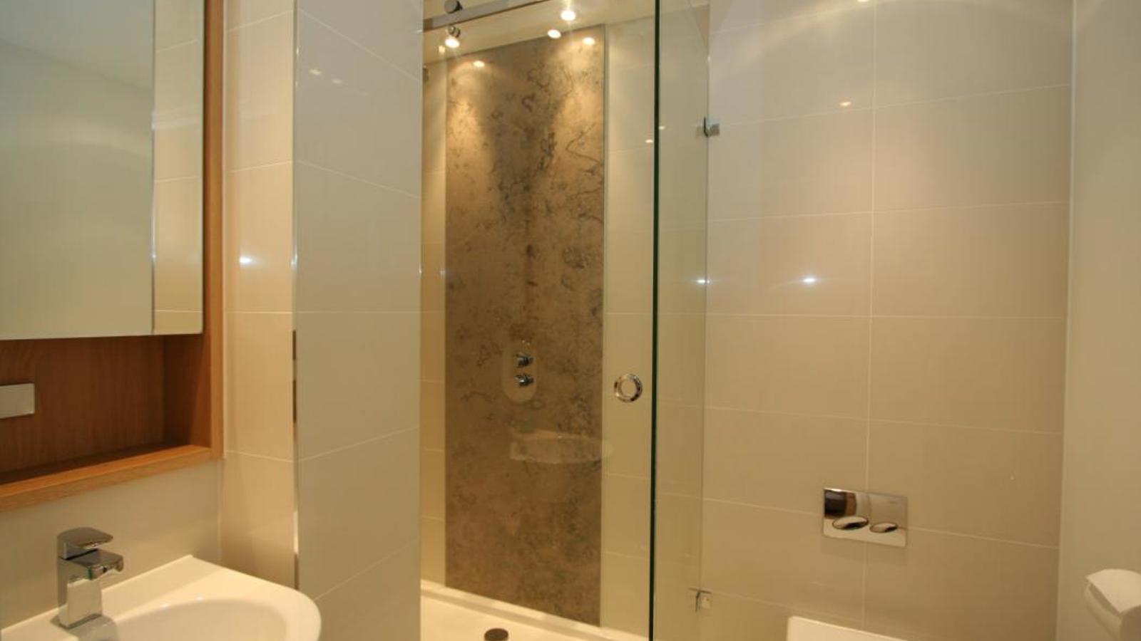 Bathroom1.jpg