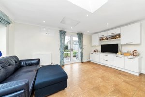 Ely, CB6 3SJ picture 5