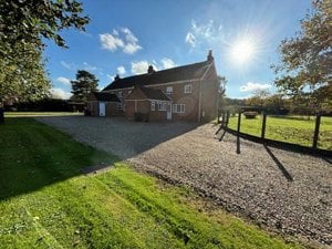 Newmarket, Cambridgeshire, CB8 9TX picture 1