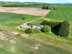 South Tarbrax Farm Cottage and Steading, Finlarg picture 3