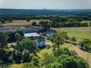 Harold's Park Farm, Nazeing picture 1