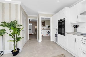 Suffolk, IP19 8TP picture 4