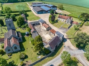 Newport Pagnell, Buckinghamshire, MK16 8NZ picture 2