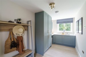 Holt, NR25 6EW picture 5