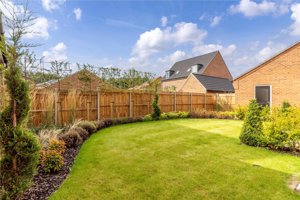 Holt, NR25 6EW picture 2