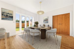 Holt, NR25 6EW picture 5