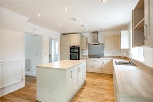 Holt, NR25 6EW picture 3