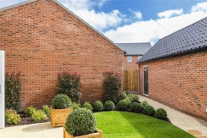 Holt, NR25 6EW picture 5