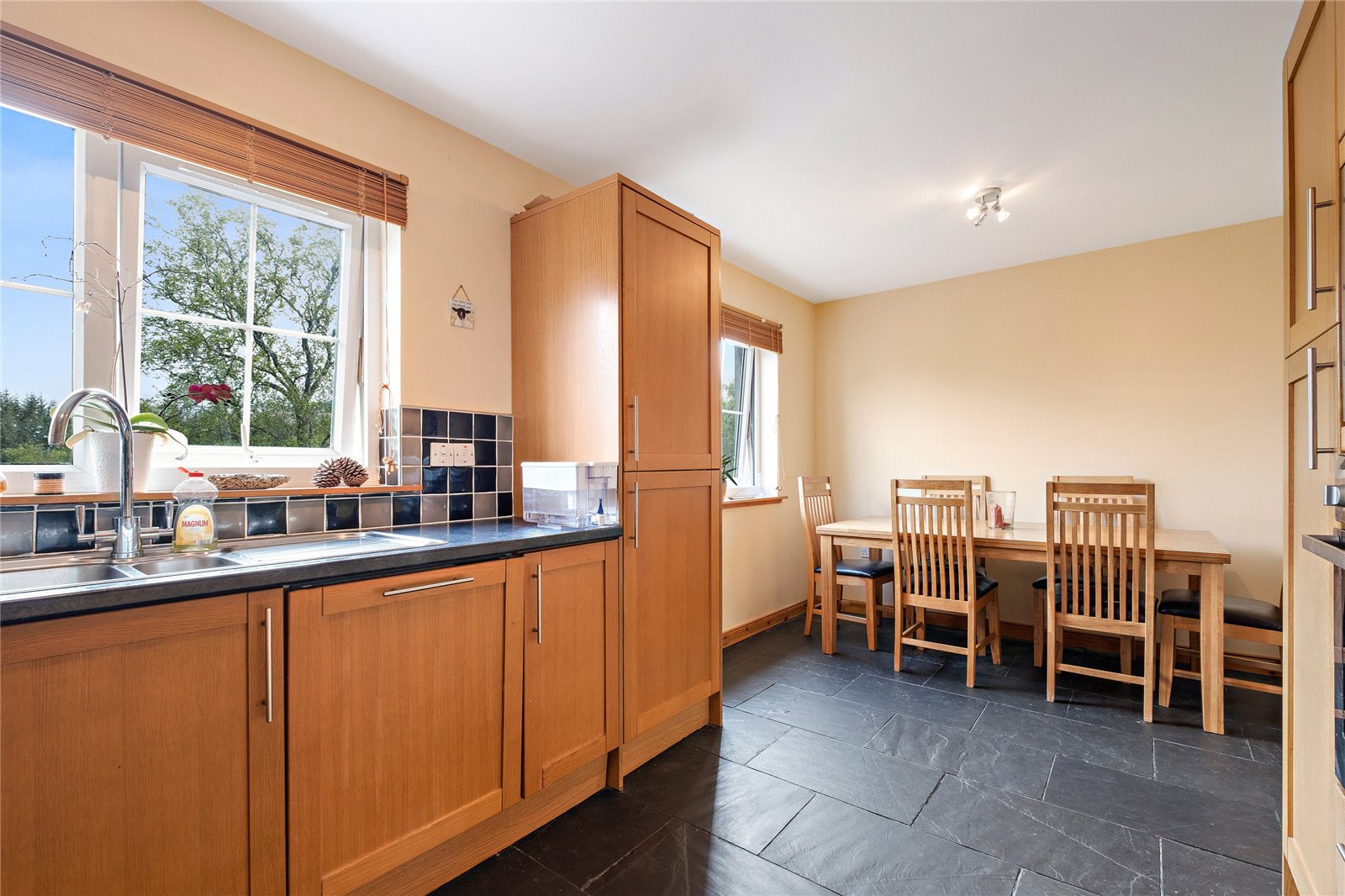 Breakfast Area.jpg