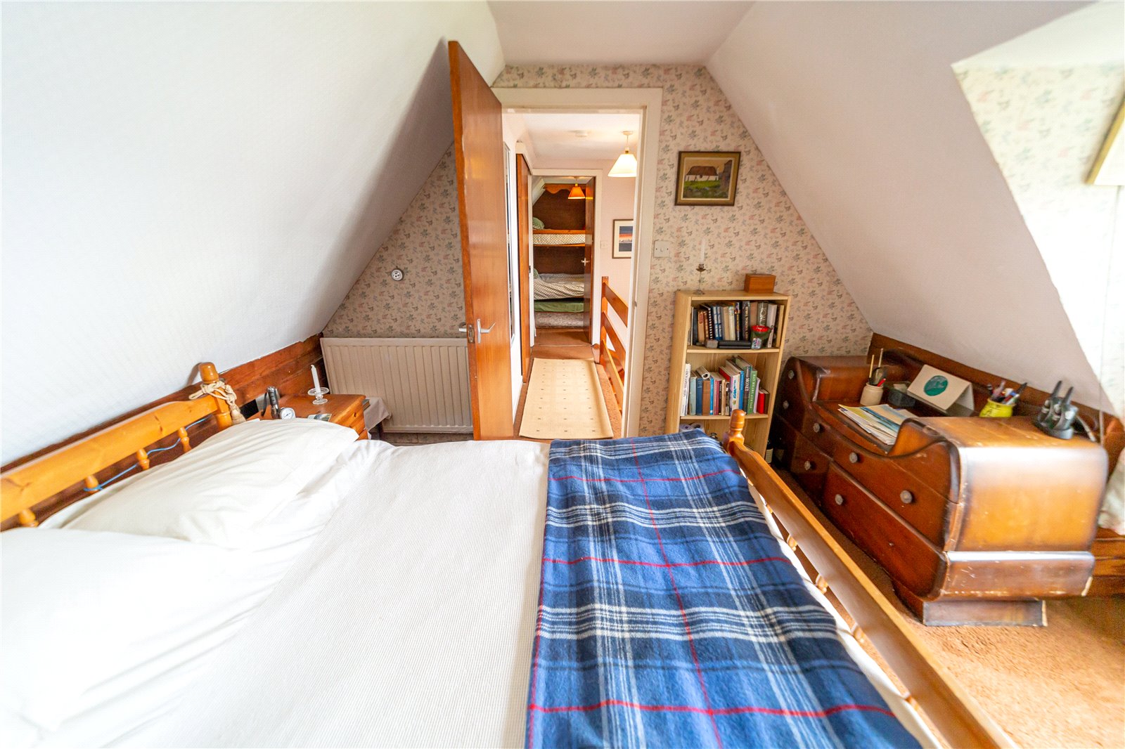Cottage Bedroom1.jpg