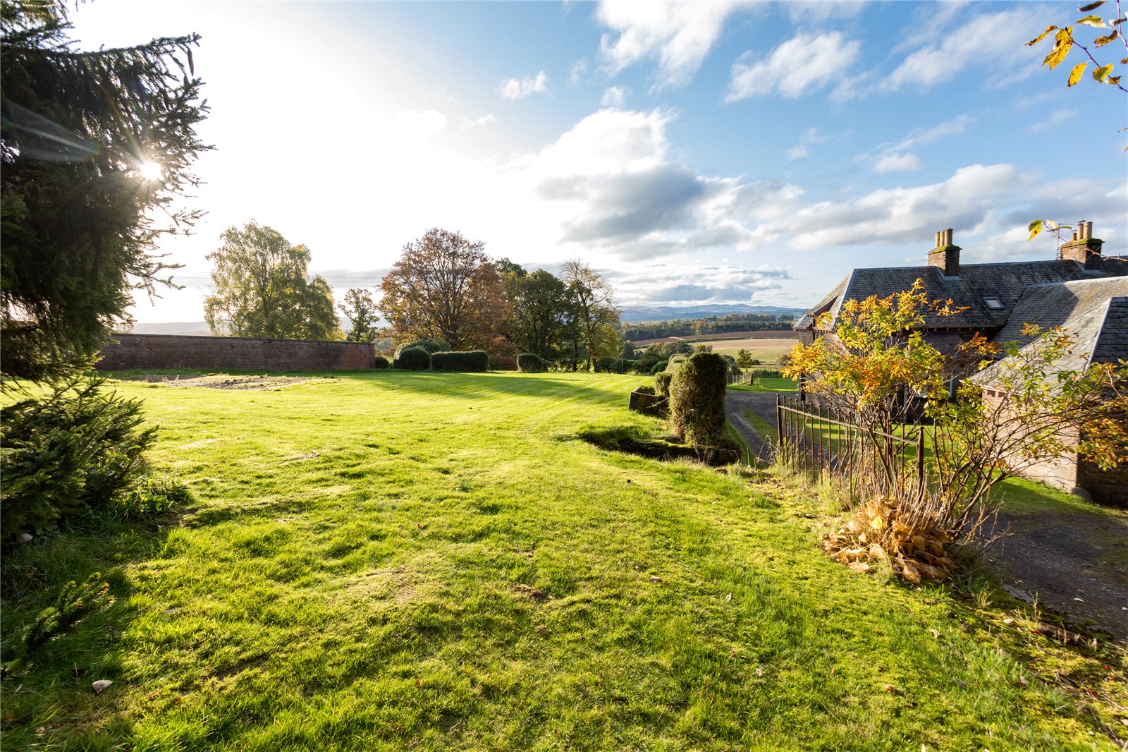 Craigeuan Coach House and Steading, Gilmerton picture 3