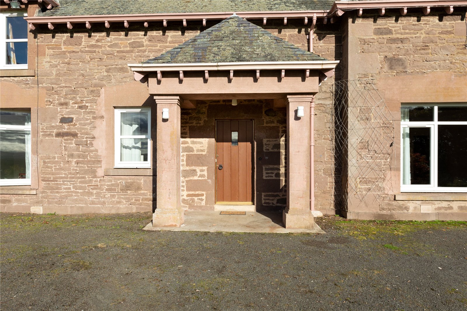 Craigeuan Coach House and Steading, Gilmerton picture 4