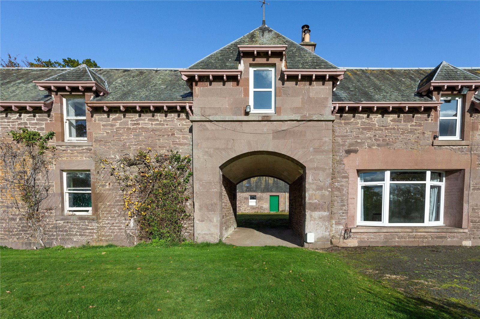 Craigeuan Coach House and Steading, Gilmerton picture 5